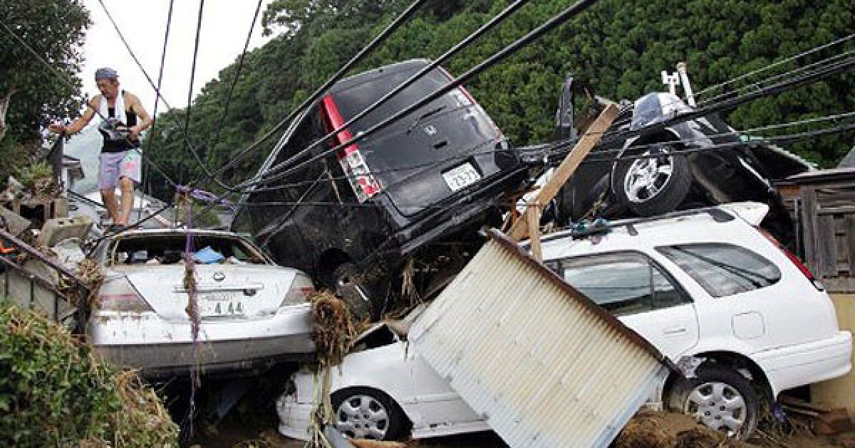 Тайфун "Талас" обрушився на південь Японії, десятки людей загинули і зникли безвісти / © AFP