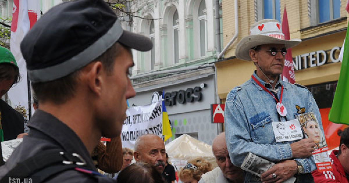 Акція на підтримку екс-прем&#039;єр-міністра України Юлії Тимошенко біля будівлі Печерського райсуду в Києві