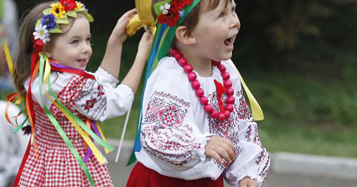 На Європейській площі в Києві з нагоди 20-річчя Незалежності України відбувся парад вишиванок. / © УНІАН