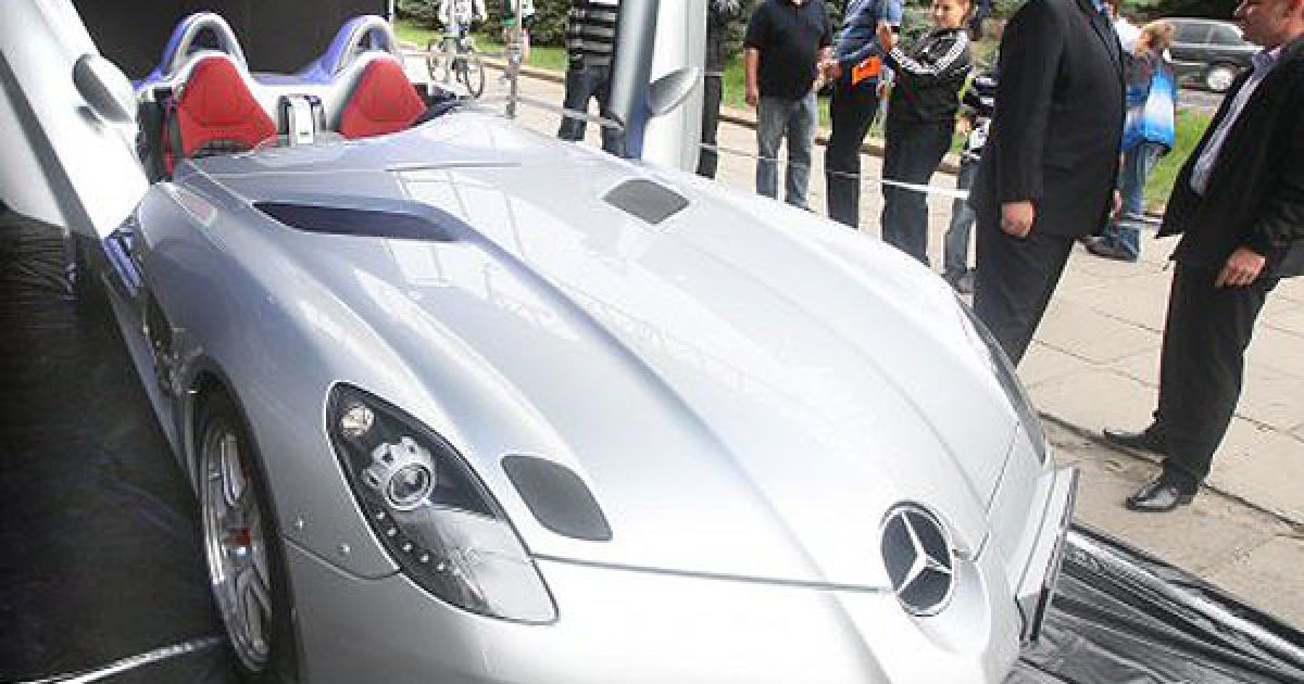 У Львові показали найдорожчий у світі автомобіль Mercedes-Benz SLR McLaren Stirling Moss / © УНІАН