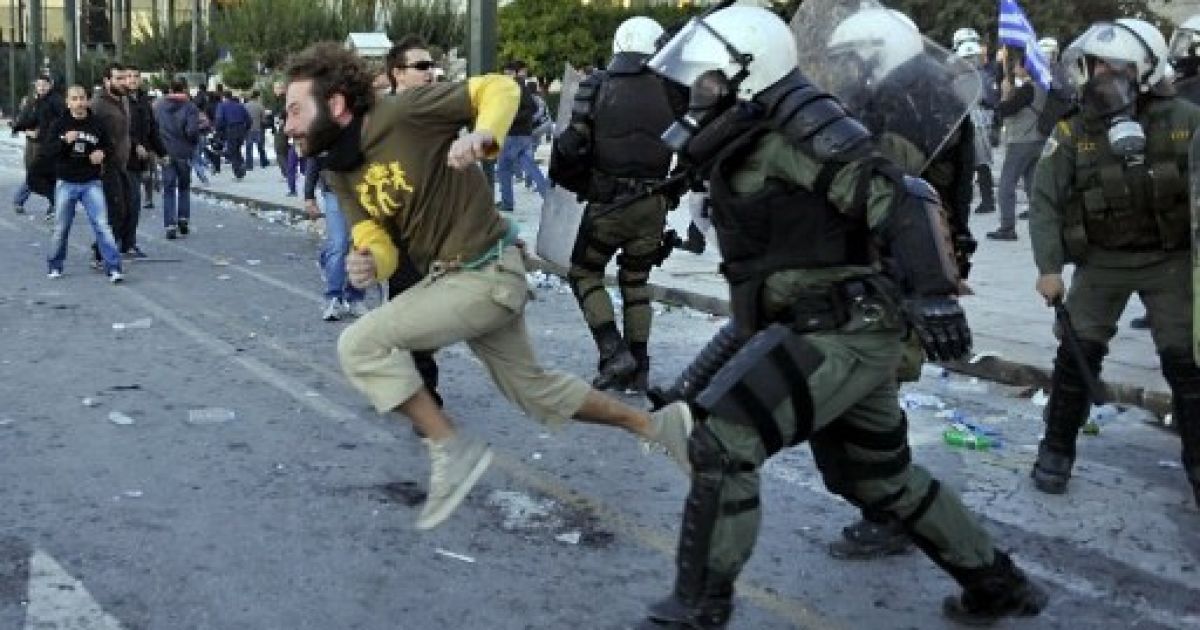 В Афінах сплахнули сутички між владою і мітингувальниками / © AFP