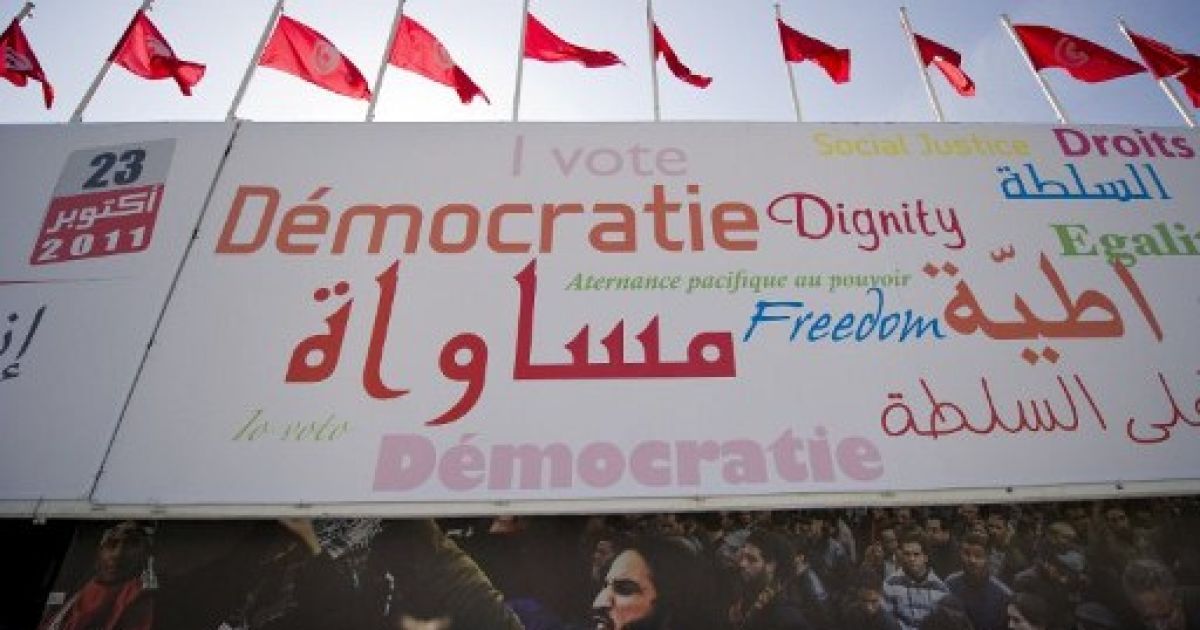 Тунісці масово прийняли участь у перших вільних виборах