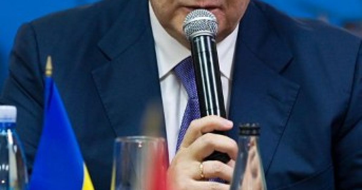 Віктор Янукович відвідав лікувально-оздоровчий центр "Тарара", де проходять оздоровлення та реабілітацію українські діти, постраждалі від аварії на ЧАЕС / © AFP
