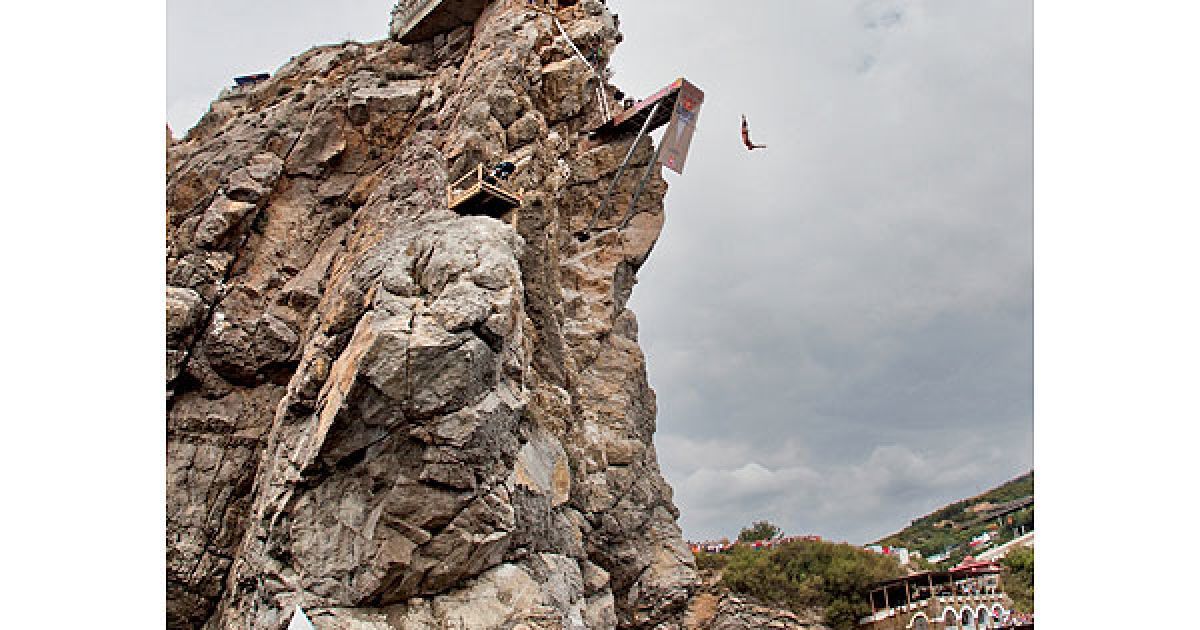 В Ялті вперше провели фінал престижної світової серії Red Bull Cliff Diving 2011. / © RedBullContentpool