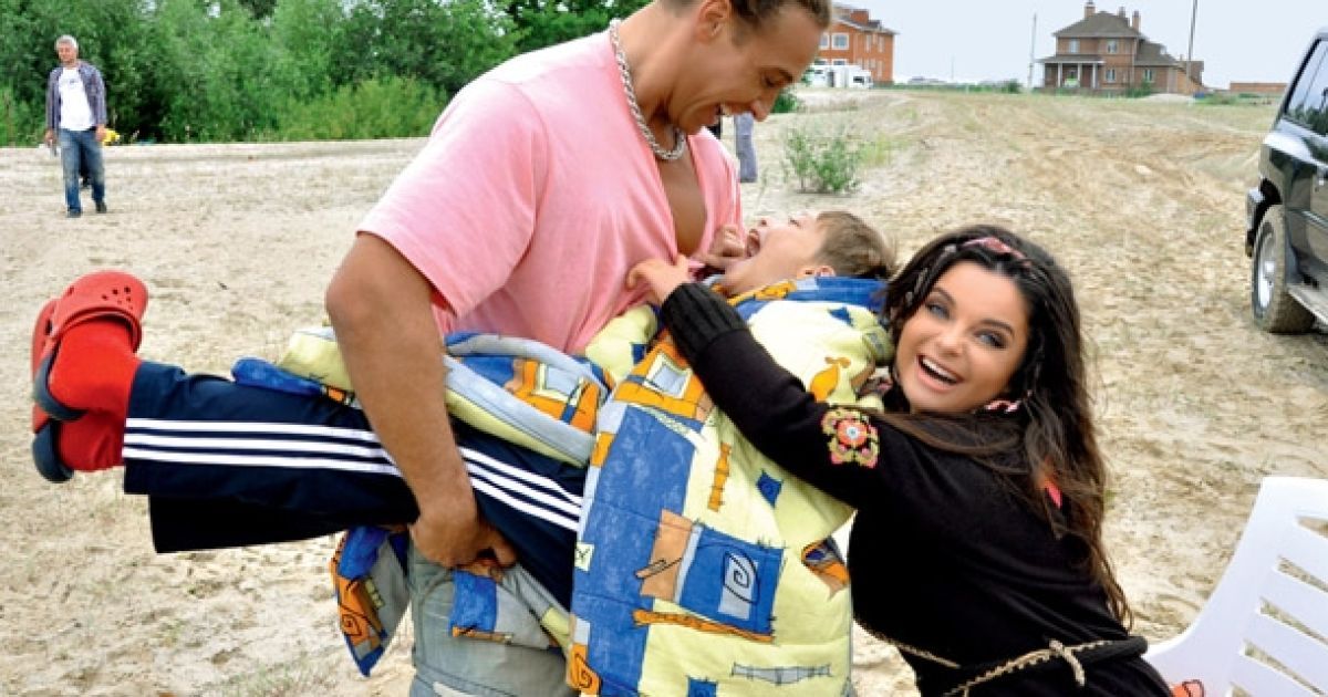 Співачка Наташа Корольова та її чоловік Тарзан провели зйомки спільного кліпу на пісню "Не відпускай мене зі своїх рук" / © 7 дней