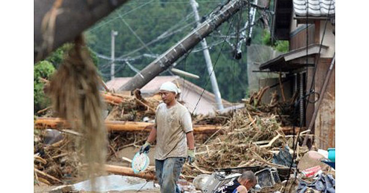 Тайфун "Талас" обрушився на південь Японії, десятки людей загинули і зникли безвісти / © AFP