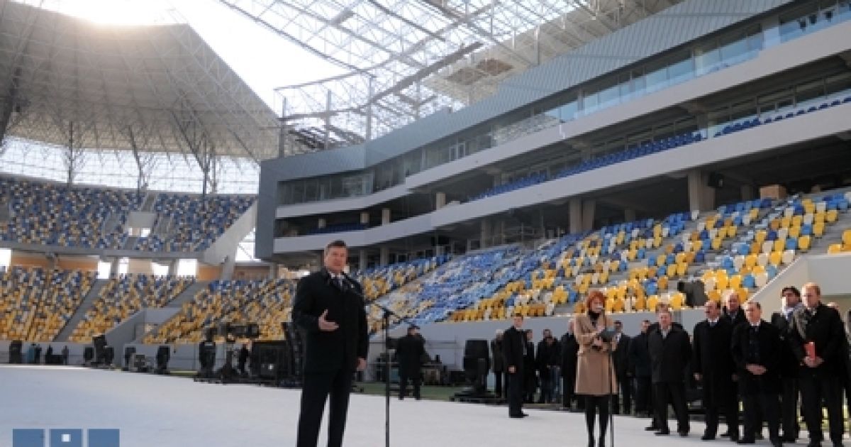 Президент проінспектував стадіон, запевнив що свято відбудеться і завершив свою робочу поїздку до Львова. / © zik.com.ua