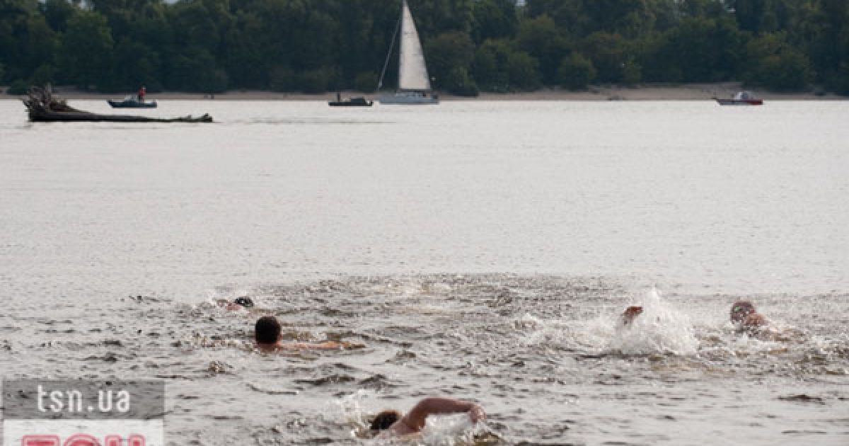 Щоб форсувати річку, Олегу Тягнибоку знадобилося менше 20 хвилин.