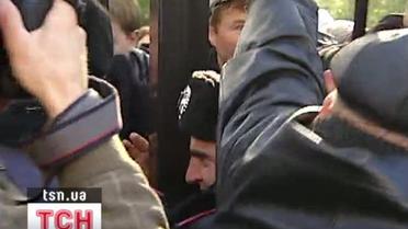 Чорнобильці прорвали живий щит беркутівців і опинились біля дверей Ради