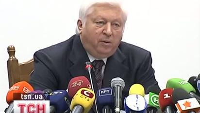 У Львові автомати Калашнікова і кулемети продавали "всім охочим"