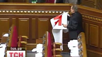 БЮТ зупинив роботу Ради, щоб не голосувати за звільнення Тимошенко