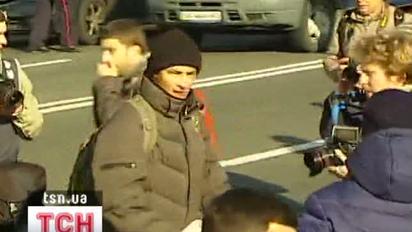 Свободівці на Хрещатику закидали комуністів яйцями і побилися з міліцією