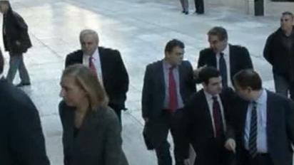 В час політичної кризи прем'єр-міністр Греції йде у відставку