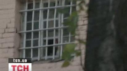 Тимошенко з-за ґрат явилась мітингувальникам