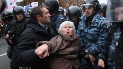 Сутички спецназу з мітингувальниками на Хрещатику