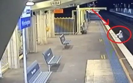 13-річний хлопчик дивом вижив, потрапивши під швидкісний потяг (відео)