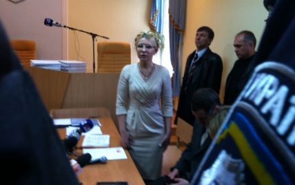 Тимошенко визнали винною, а її прихильники "воюють" на Майдані