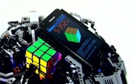 Лего-робот побив рекорд людини зі складання кубика Рубіка
