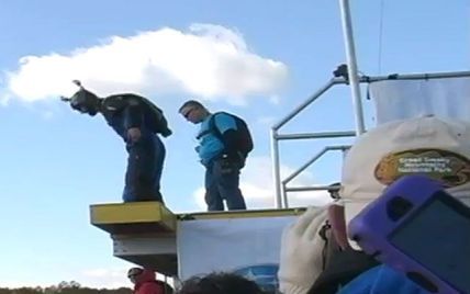 Екстремал вижив після падіння з висоти в 275 метрів (відео)