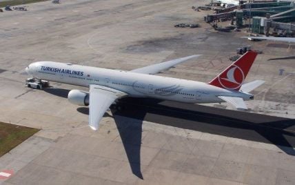 У турецькому аеропорту зіткнулися літаки з гуманітарною допомогою