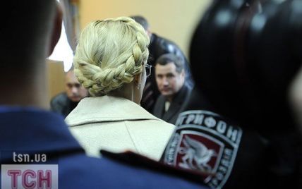 Тимошенко вимагає, щоб її доставили сьогодні до суду