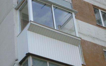 В Киеве маленький мальчик выпал с балкона на шестом этаже