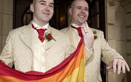 Британським геям дозволили вінчатися в церквах