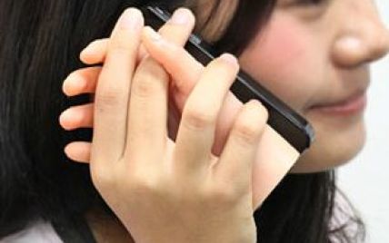 В Японії iPhone тепер можна "тримати за руку"
