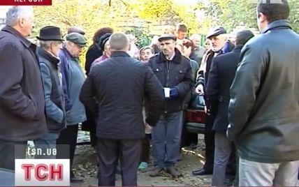 Подружжя інвалідів з дитиною викидають з хати через шахраїв
