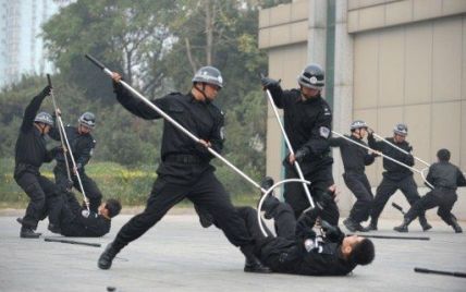 У Китаї сталася масова бійка між поліцейськими та військовими