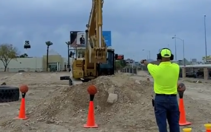 У Лас-Вегасі в "пісочниці для дорослих" граються екскаваторами (відео)