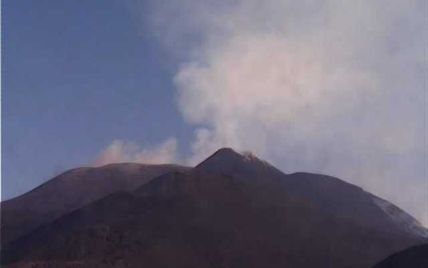 Сицилійський вулкан Етна протягом кількох годин вибухав