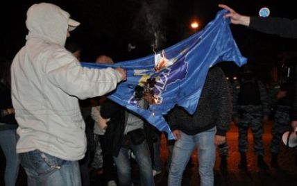 Палити прапори регіоналів непатріотично
