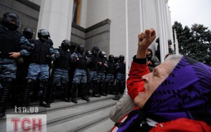 Мітингувальники з-під Ради поїхали на метро до Тимошенко