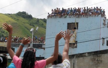Венесуельські ув'язнені захопили в заручники 60 тюремників