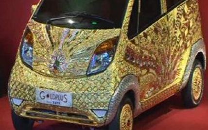 В Індії презентували золоте авто з дорогоцінним камінням