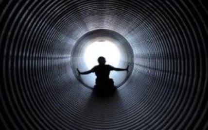 Вчені визначили, що світло у кінці тунелю - ігри розуму