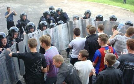 У Києві міліціонери влаштували "стрілянину": один позбувся ока