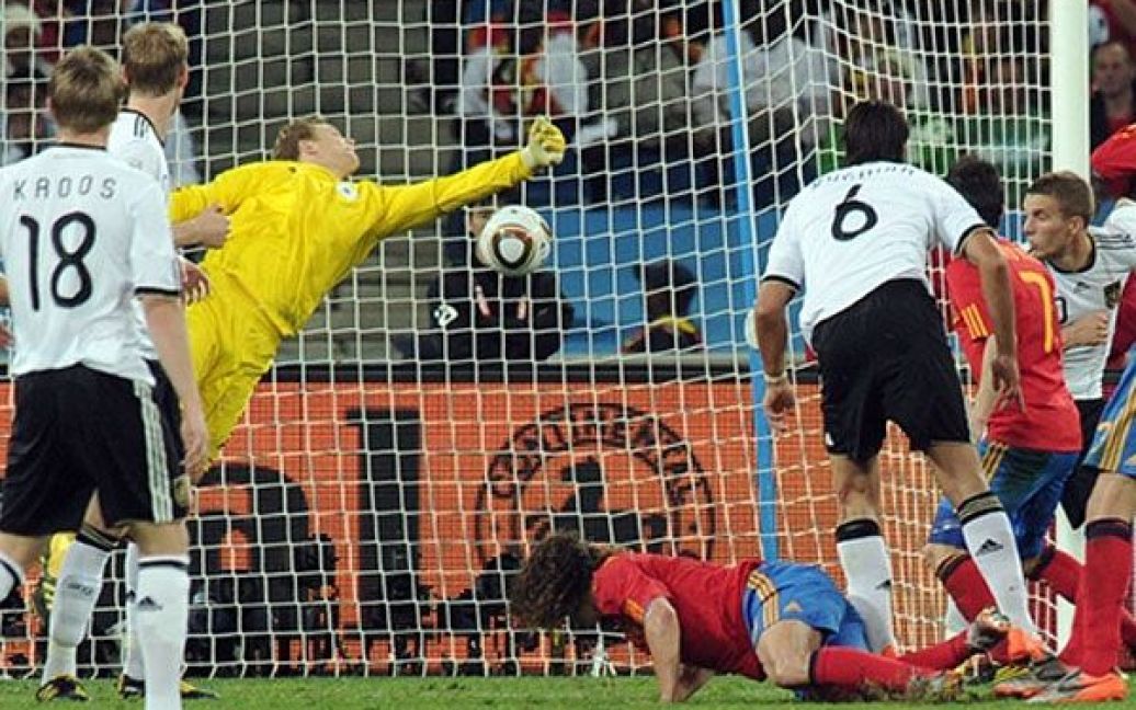Єдиний гол у ворота Німеччини на 73-й хвилині гри з кутової подачі забив Карлос Пуйоль. / © AFP