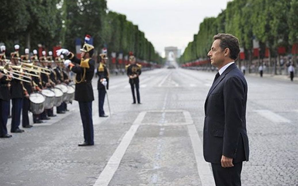 Цього року урочистості були скромнішими через фінансову кризу, повідомив президент Франції Ніколя Саркозі. / © AFP