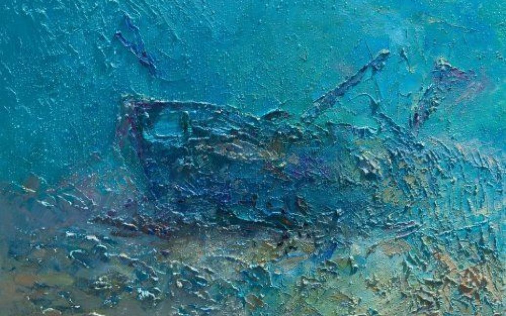 На рекордній підводній картині митець-дайвер зобразив баржу, яка затонула неподалік від Массандрівського пляжу. / © УНІАН