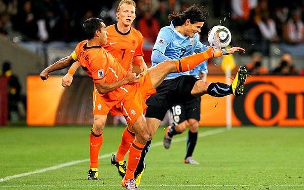 На 18-й хвилині Джованні ван Бронкхорст забив перший гол у ворота Уругваю. / © Getty Images/Fotobank