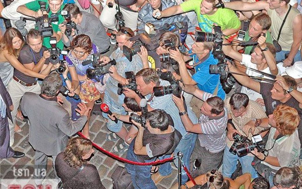 Натовп журналістів і фотографів зустрів Сталлоне на червоній доріжці / © ТСН.ua