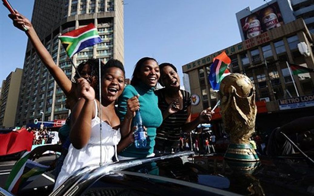 У південноафриканському місті Дурбан влаштували свято, щоб відзначити вдале проведення ЧС-2010 і подякувати тим, хто його забезпечив. / © AFP