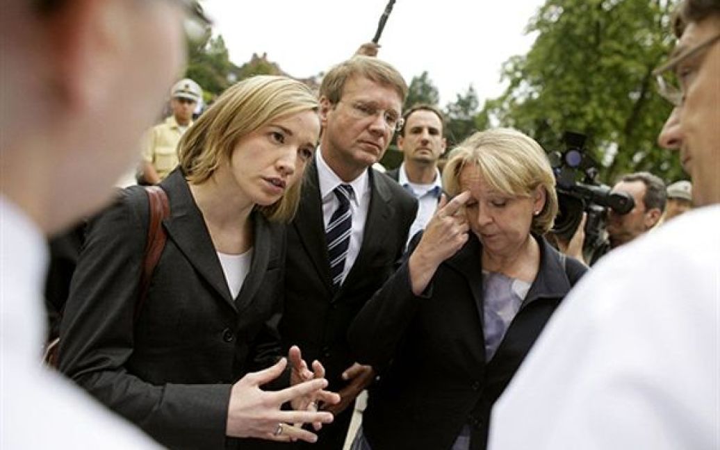 Німецький міністр у справах сім&rsquo;ї Крістіна Шредер зустрілася з родичами та близькими загиблих. / © AFP