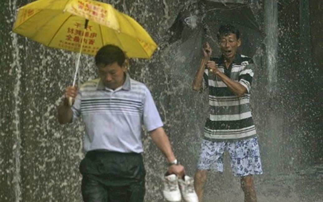 У Китаї через повені евакуйовано більше 10 тисяч жителів / © AFP