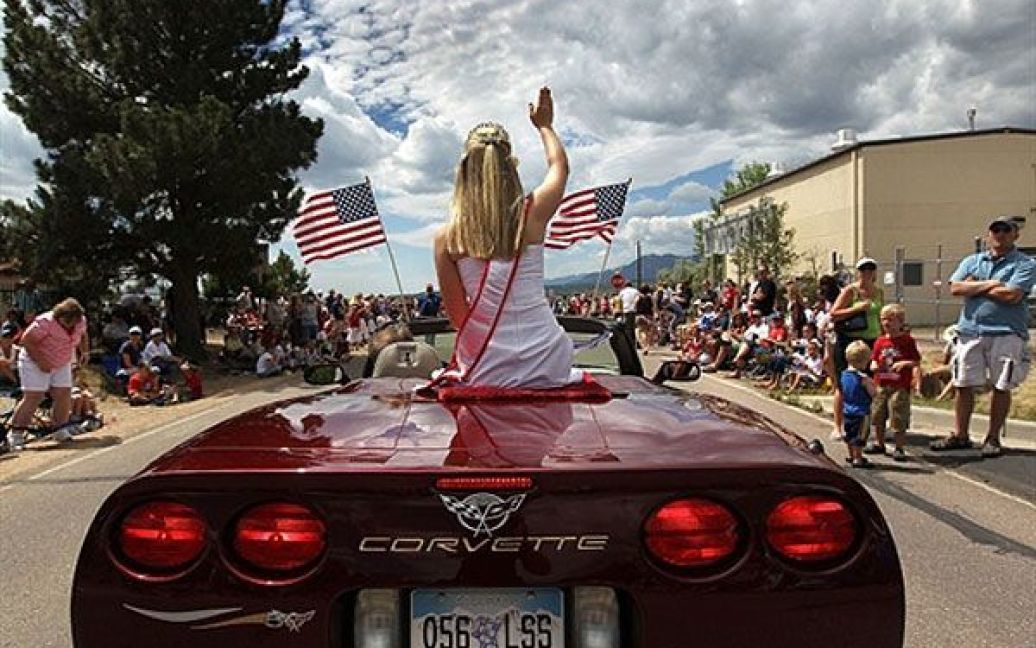 На честь Дня незалежності у більшості міст США відбулись святкові паради, феєрверки і масові гуляння. / © AFP
