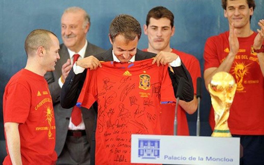 Прем&rsquo;єр-міністр Іспанії Хосе Луїс Родрігес Сапатеро зізнався, що не зміг стримати сліз після перемоги збірної Іспанії у фіналі Чемпіонату світу-2010. / © AFP