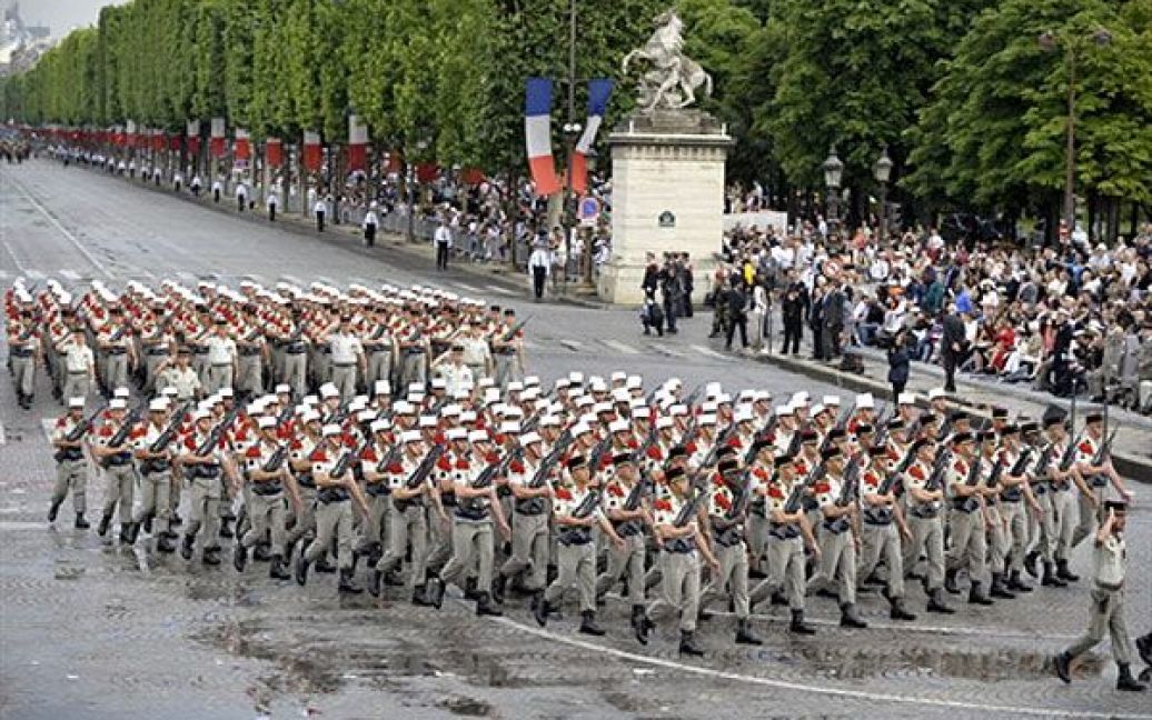 Солдати Французького іноземного легіону беруть участь у параді на честь Дня взяття Бастилії / © AFP
