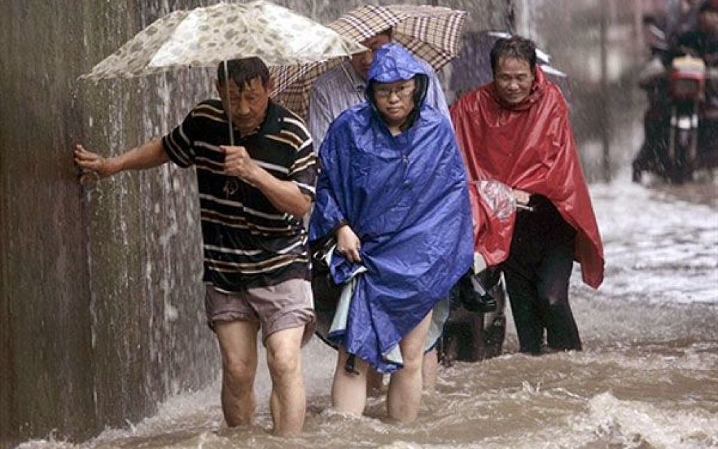 До 107 людей зросла кількість загиблих від злив і повеней у басейні найбільшої китайської річки Янцзи / © AFP
